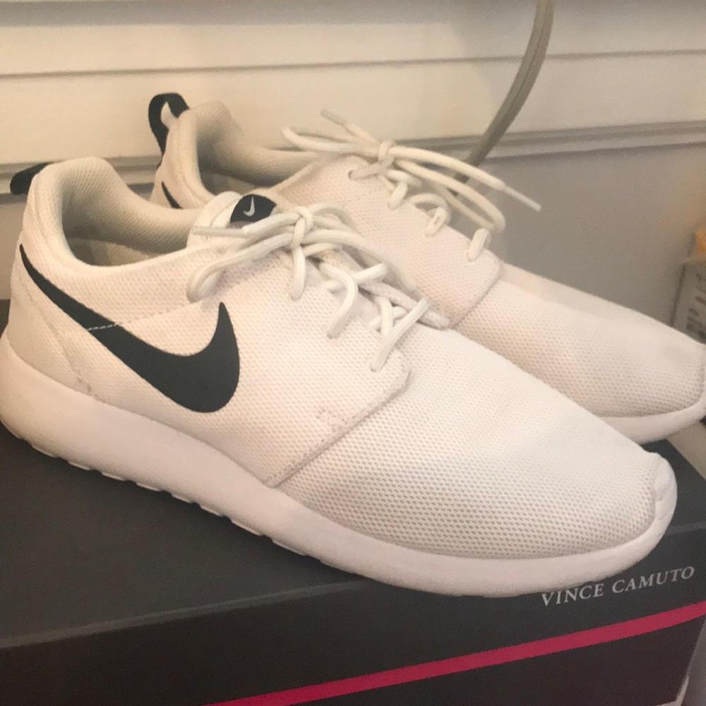 White Roshes (Nike)